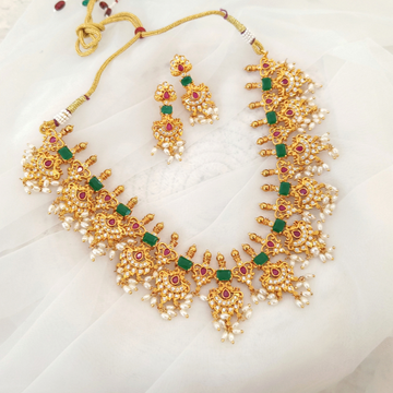 Green guttapusalu short necklace