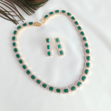 Emerald American diamond necklace
