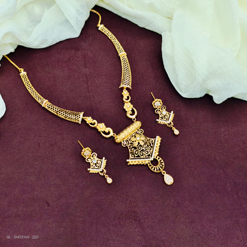Gold forming Hasli Necklace set