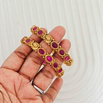 2 PCs Bangles with Swan Motif in vintage look