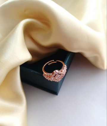 Women's Finger Ring in Rose Gold polish