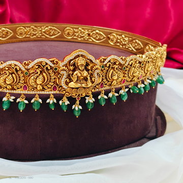 Adult hip belt-center Lakshmi-green bead-white-bead
