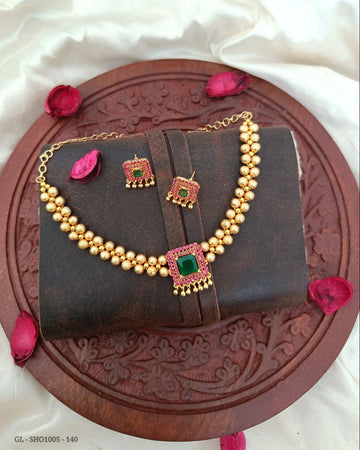 Elegant Golden Choker - Square