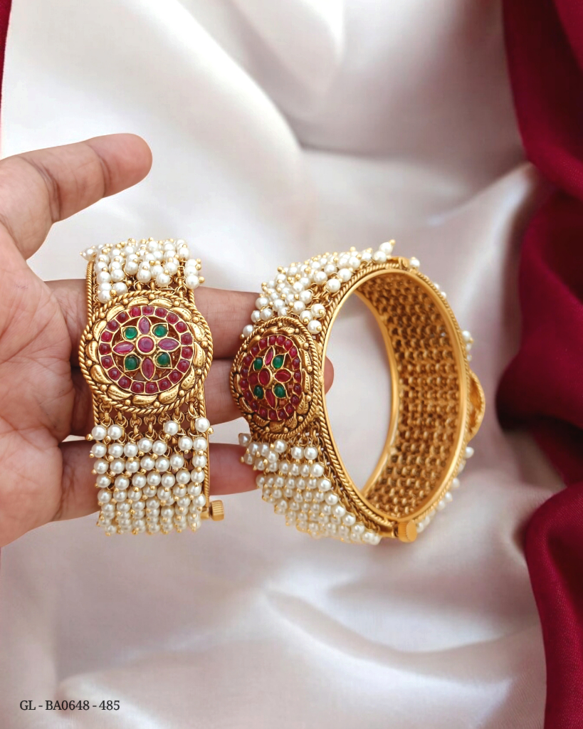 Screw Type Gold Bangles 22Kt Screw Type Designer Antique Gold Kada