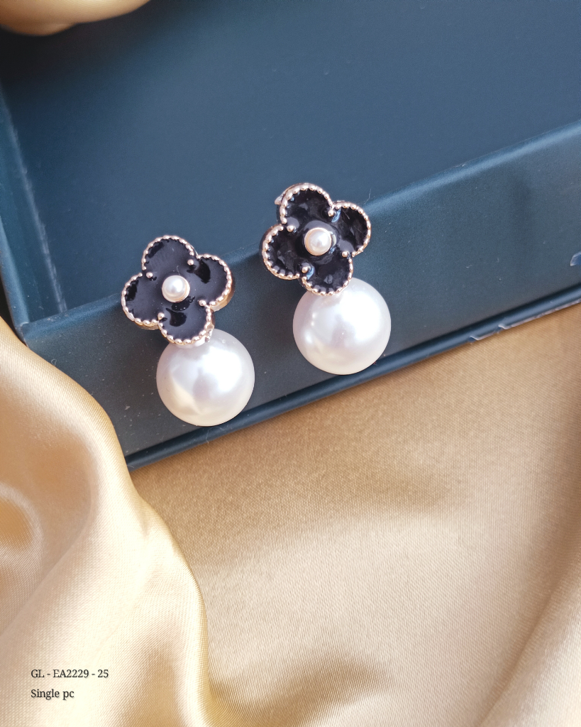Korean Black studs with pearls