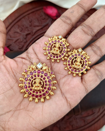 Golden Kemp Stone Lakshmi Pendant set