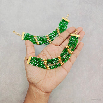 Green multilayer Earchain / Maatil