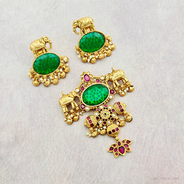 Temple Traditional Kemp Pendant - Design 6