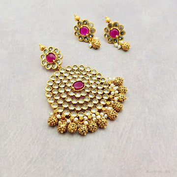 Temple Traditional Kemp Pendant - Design 7