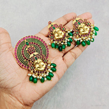 Temple Traditional Kemp Pendant - Design 8