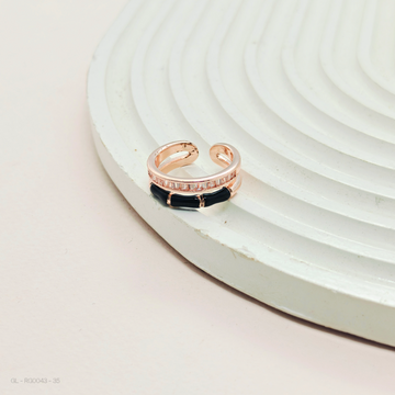 Women's Finger Ring-Rose Gold polish