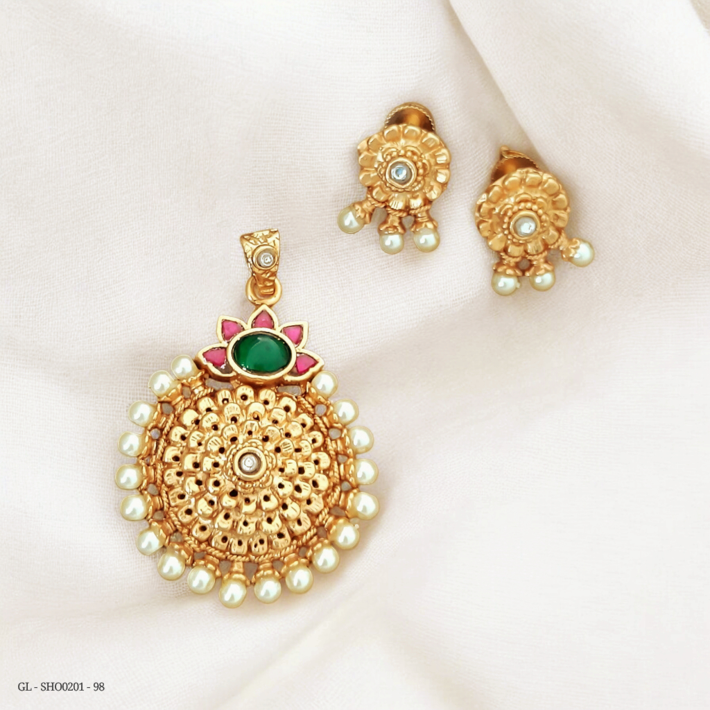 Jadau Kundan Pendant Set- Emerald
