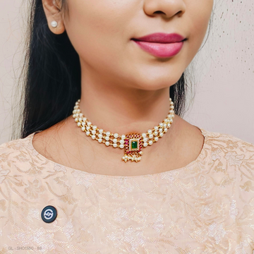 Minimal pearl Emerald Green Centered Necklace