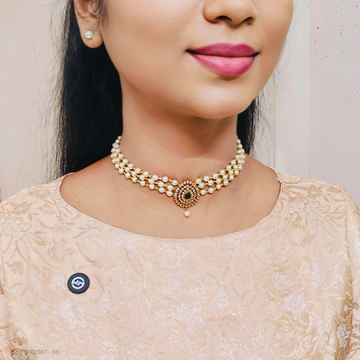 Minimal Pearl stone Centered Pearl Necklace