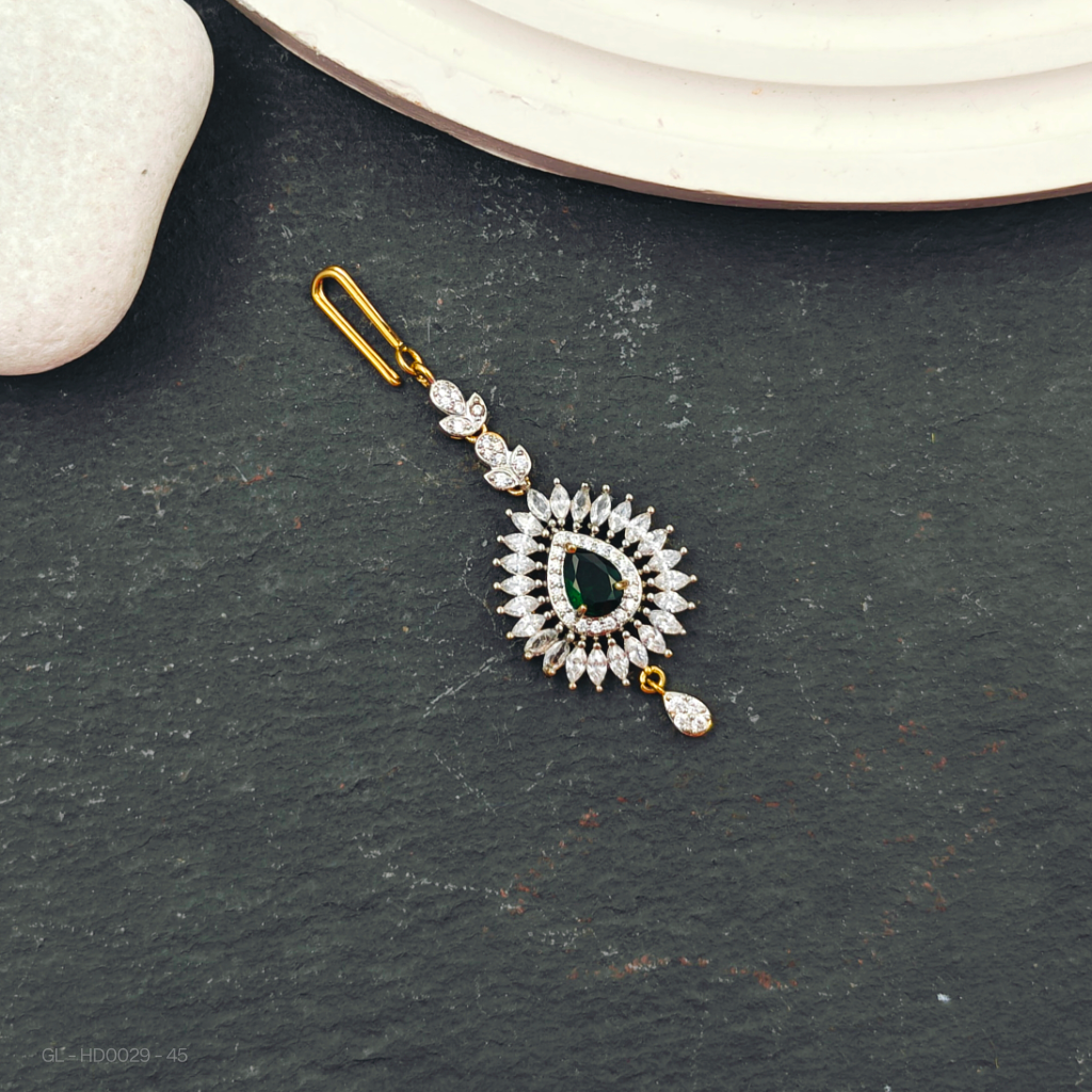 Gold finishm Zircon Maang Tikka / Nethichutti