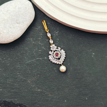 Gold finish Ruby -pearl Tikka / Nethichutti