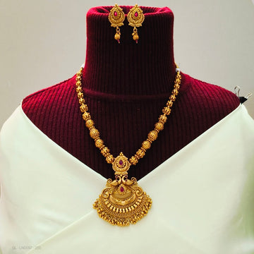 Traditional Chandrakor Haar Necklace Set.