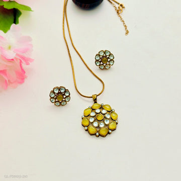 Floral pattern Mossanaite stone locket Set