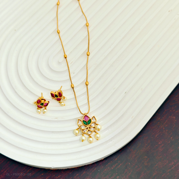 Floral Pattern-Pearl drops Chain