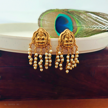 Pearl Lined -Lakshmi- Studs