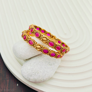 2 PCs Bangles with Swan Motif in vintage look