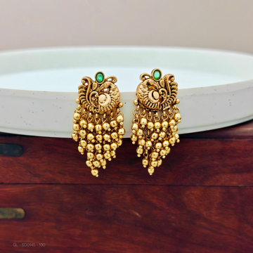 Clustered pearl -peacock - Emeral - Studs