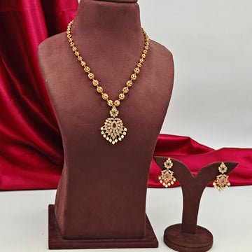 Gold-plated traditional necklace set with stones and pearl
