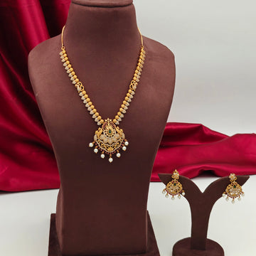 Gold-plated peacock design necklace set with pearl
