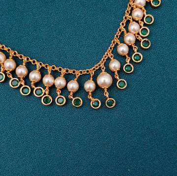 Emerald drops pearl chain