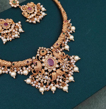 Hasli floral pearl cluster Necklace