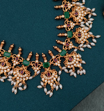 Green guttapusalu short necklace