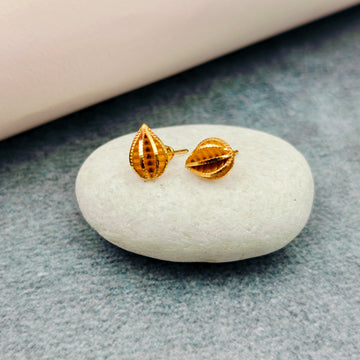 Elegant Gold Teardrop Pendant Daily wear Necklace Set