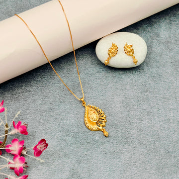 Classic New Design Gold Chain Pendant Daily wear Necklace Set