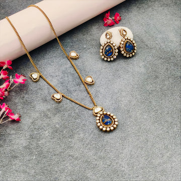 A Regal Kundan Pendant Set