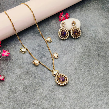 A Regal Kundan Pendant Set