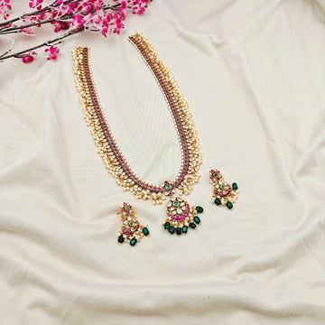 Kemp bridal temple necklace set
South Indian kemp necklace set
Kemp necklace with pearls
Temple necklace with green beads
Traditional kemp jewellery set