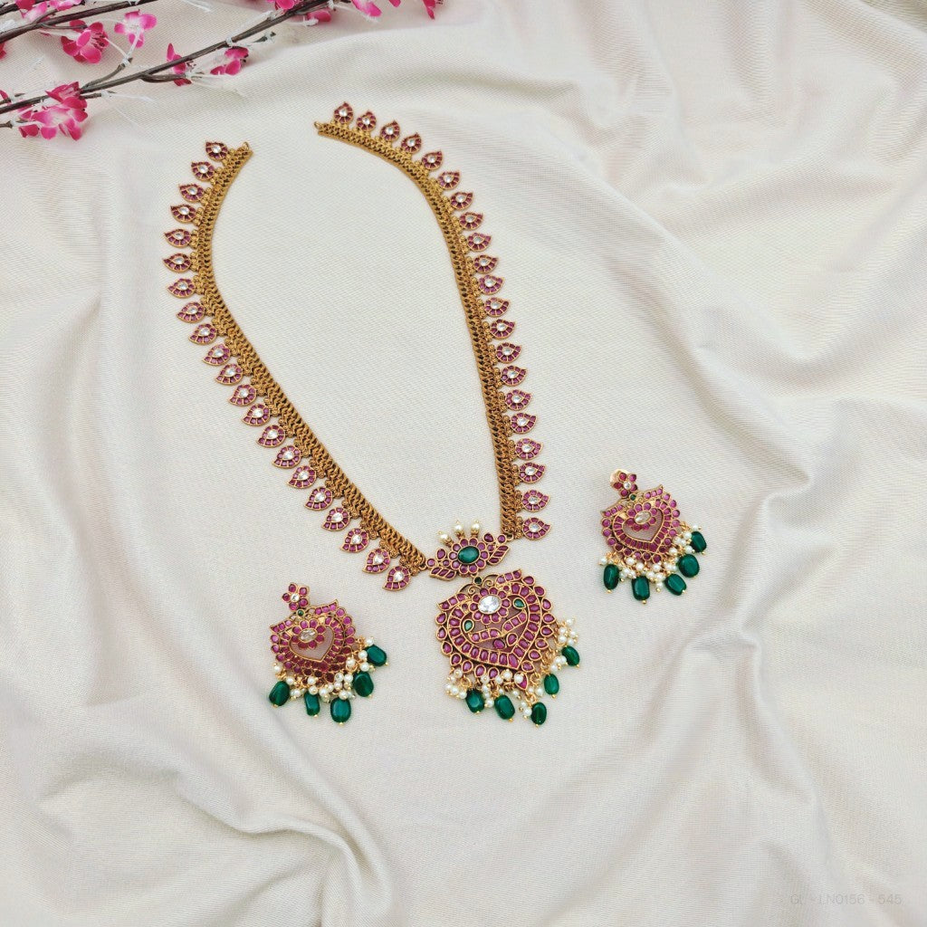Kemp temple necklace set
South Indian kemp jewellery set
Temple necklace with green beads
Kemp bridal necklace set
Traditional kemp necklace set