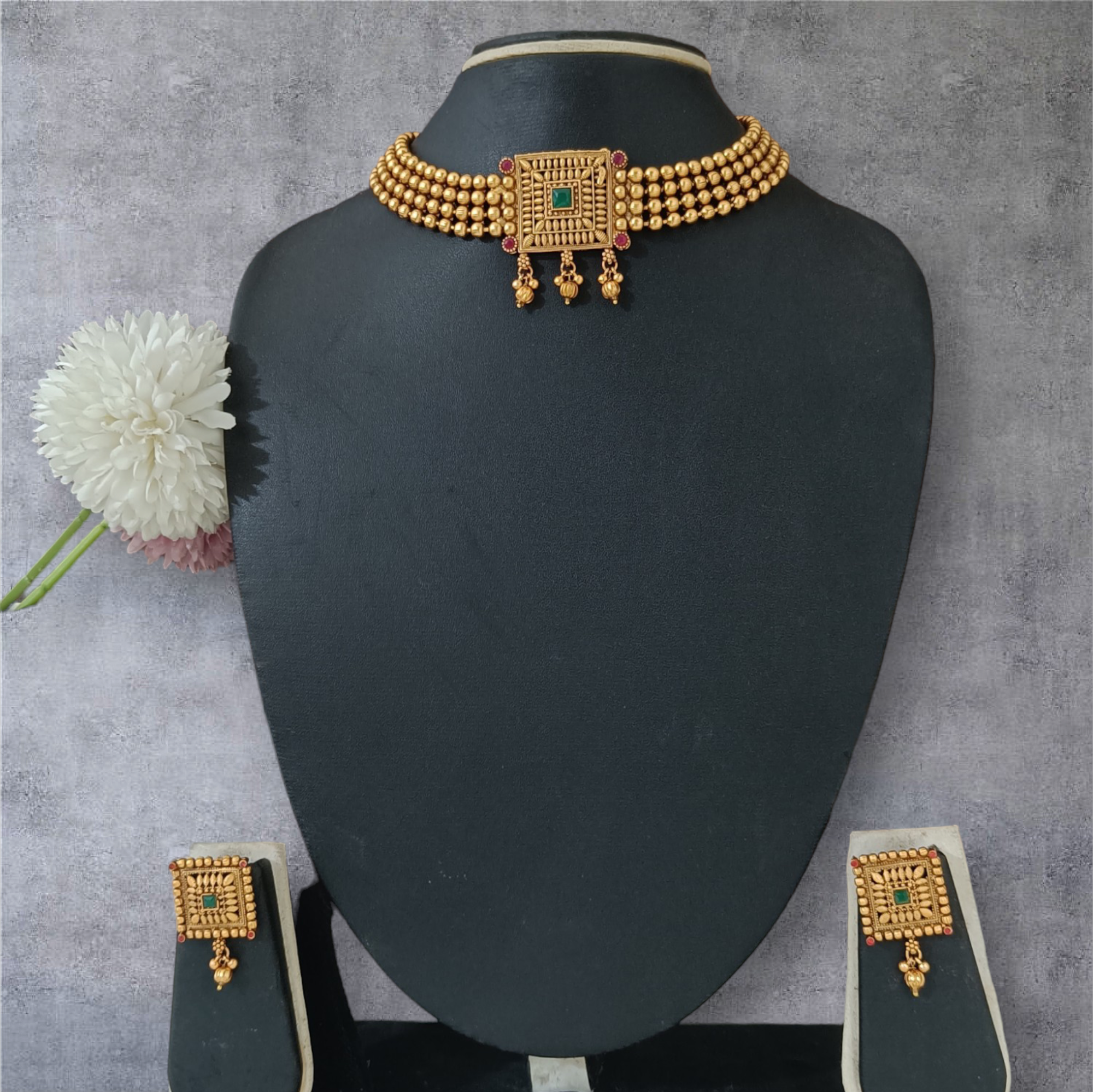 Design 4 - 50 % Off  : Short necklace set