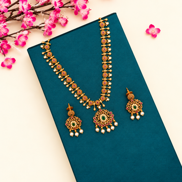 Traditional gold-toned  kemp stones and pearl drops necklace
