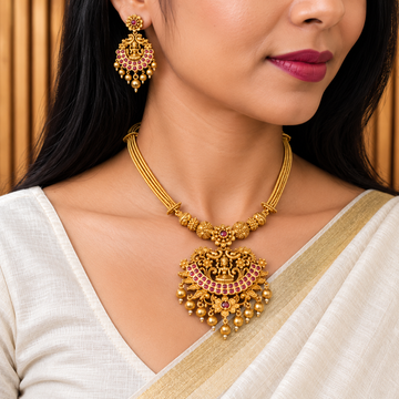Temple kemp necklace set