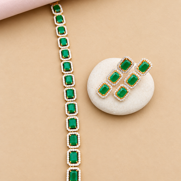 Emerald American diamond necklace