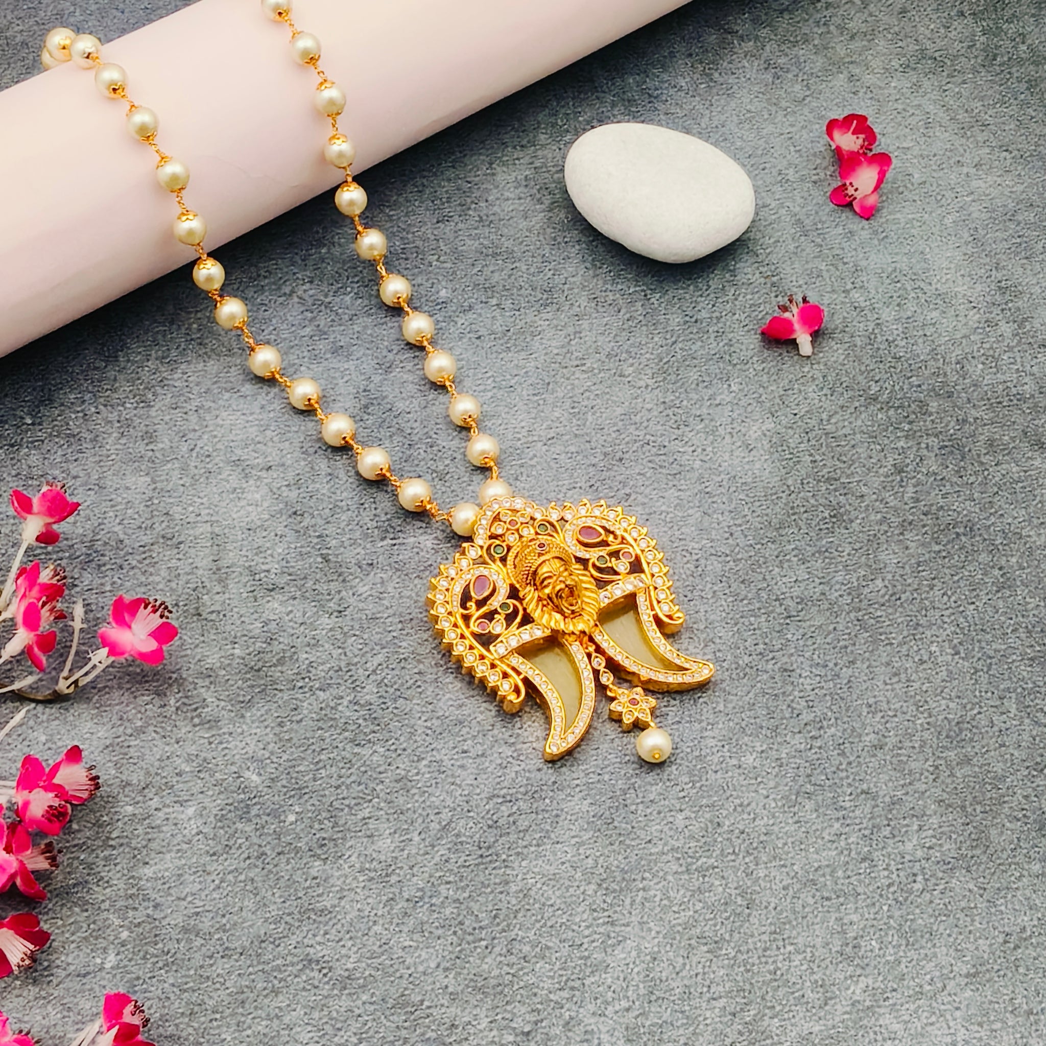 Tiger Nail Pearl Mala Short necklace Set