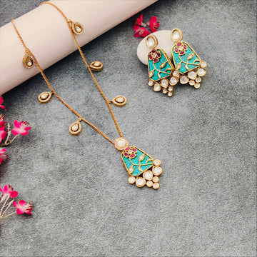 Geometric pattern Mossanaite stone locket Set