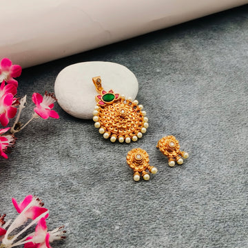 Jadau Kundan Pendant Set- Emerald