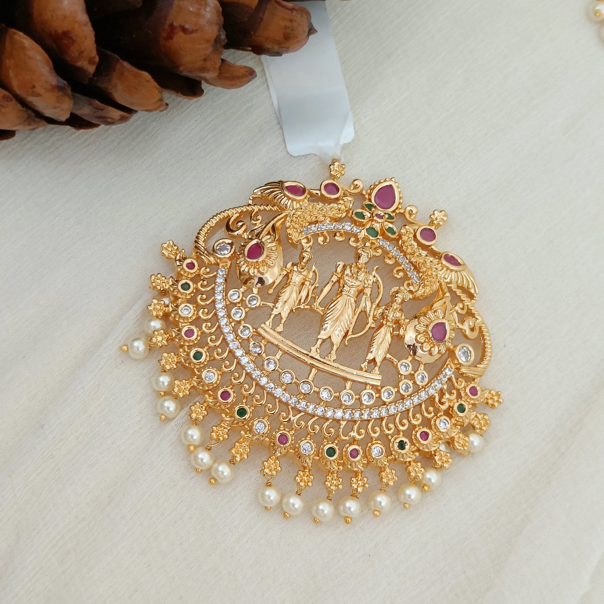 Gold finish Ram Parivar Locket - Multi GL-LK0760-85