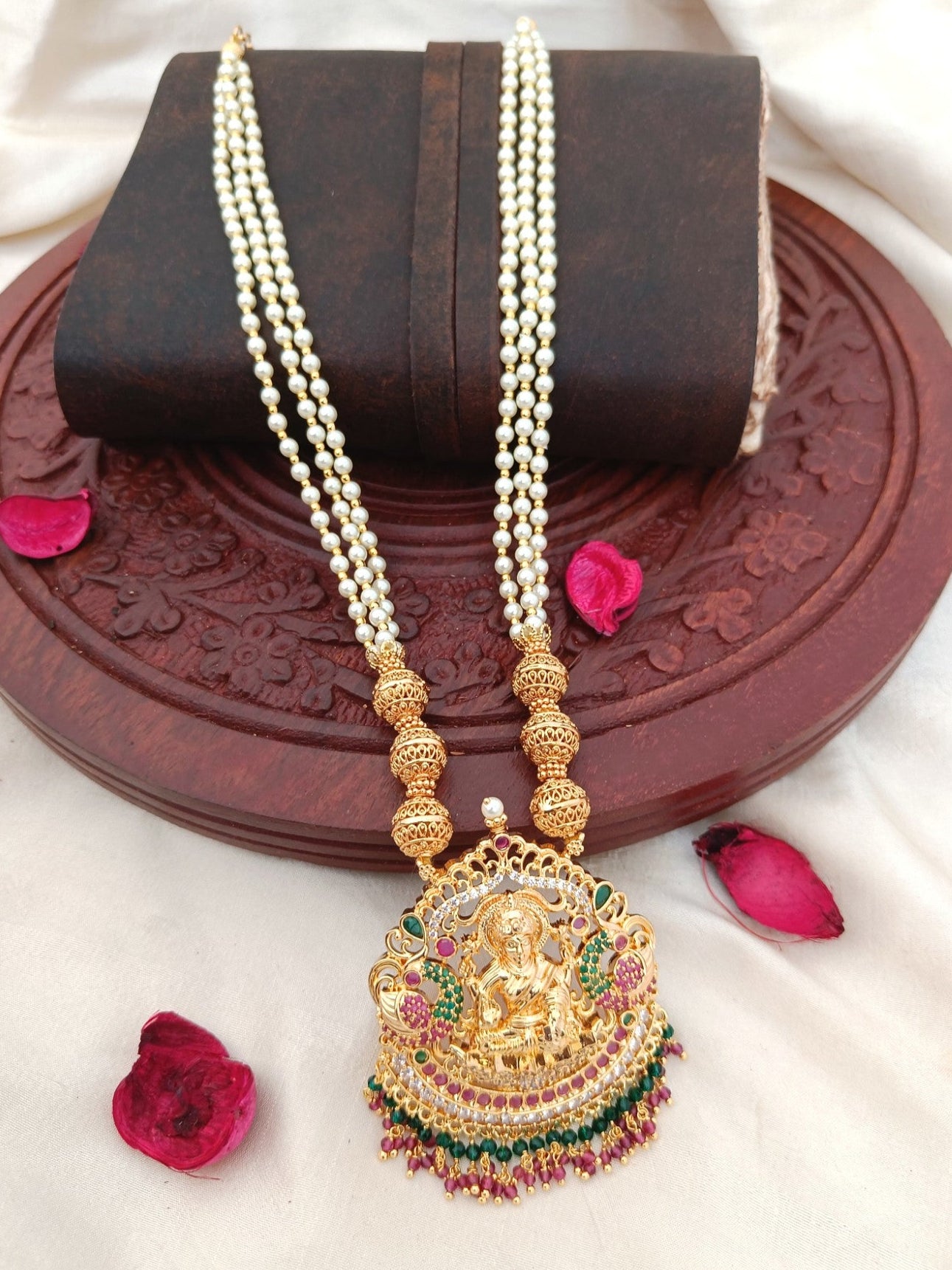 Lakshmi three layered Pearl Necklace GL-LON0978-238